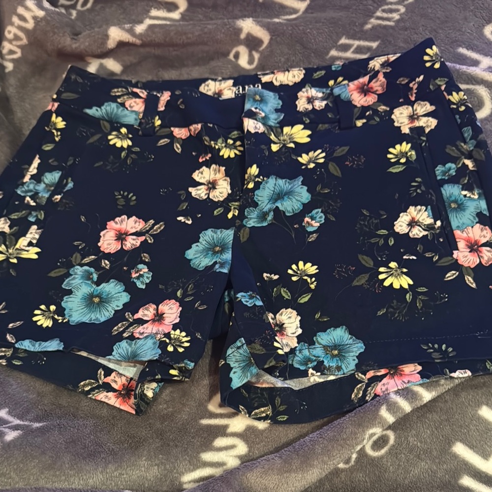 Floral Women's Shorts - Picture 2 of 6